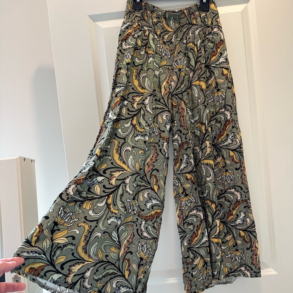 Wide leg pants